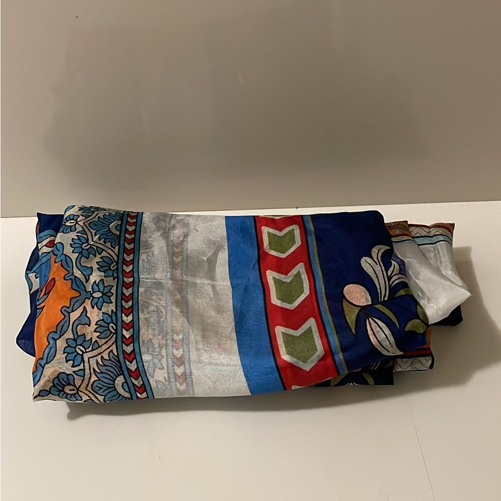 A large 100% silk scarf can be used as a wrapper or Hijab - Picture 16 of 16